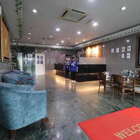 Hotel Sri Пучонг Екстер'єр фото