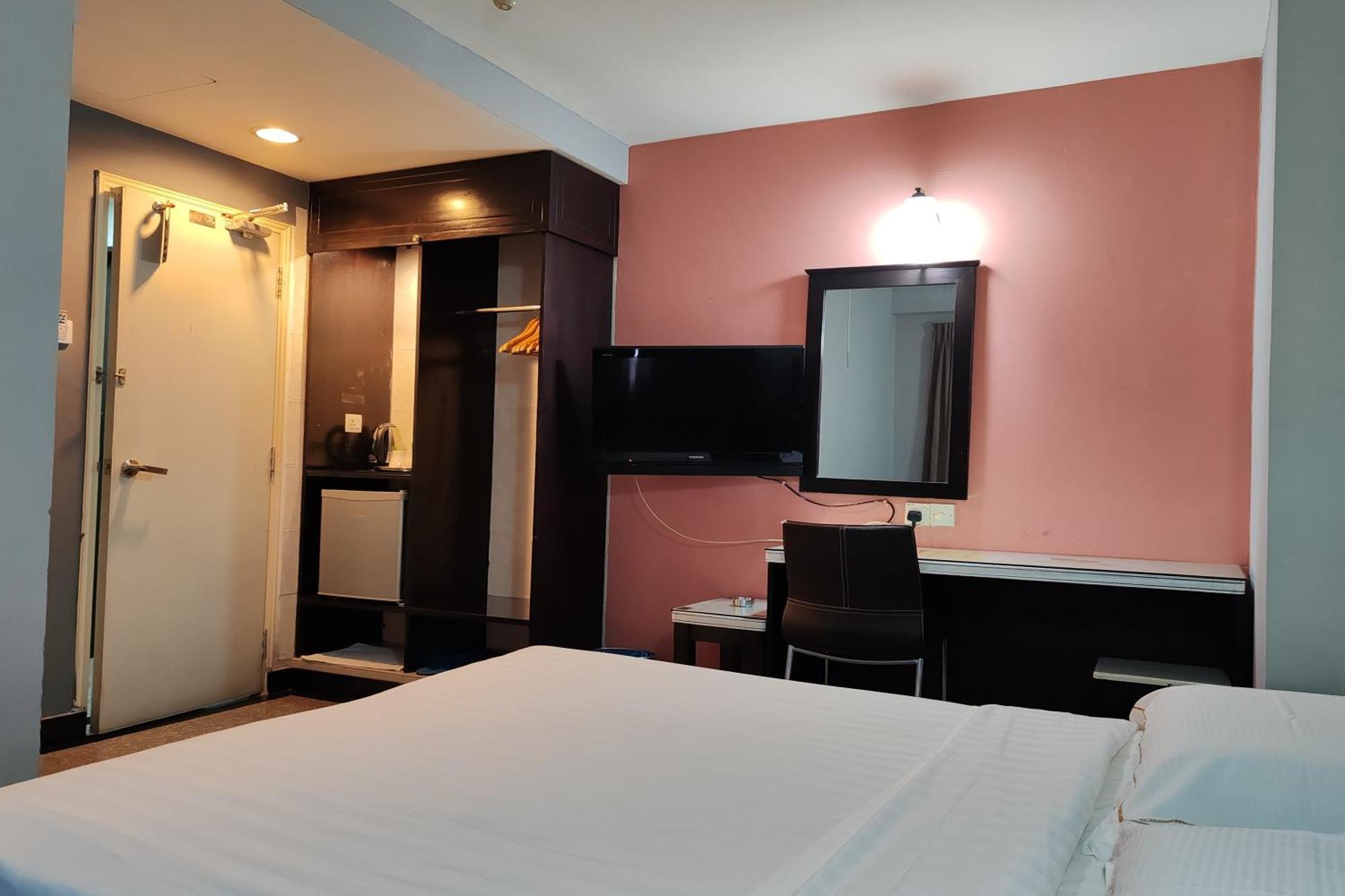 Hotel Sri Пучонг Екстер'єр фото