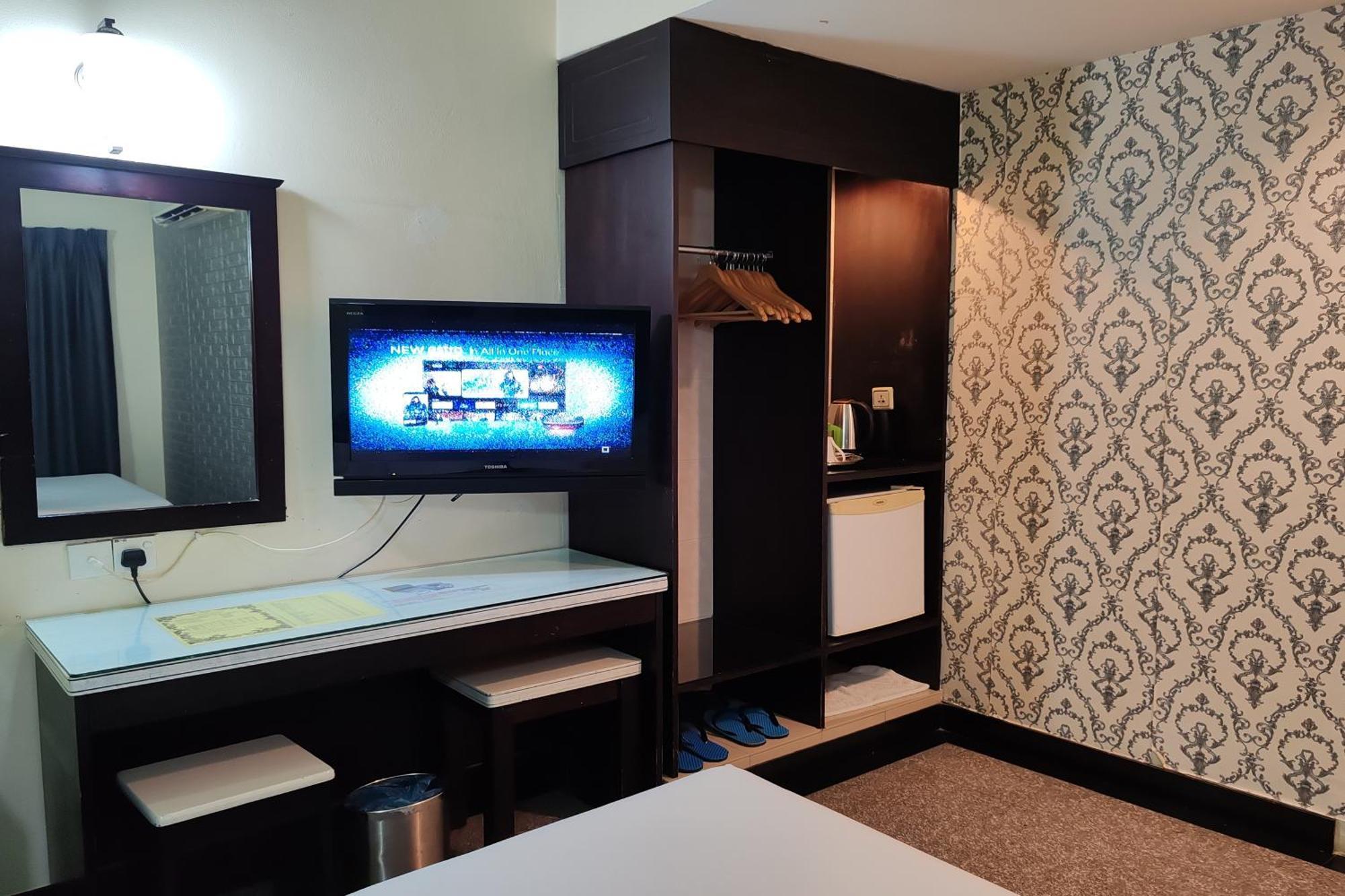 Hotel Sri Пучонг Екстер'єр фото