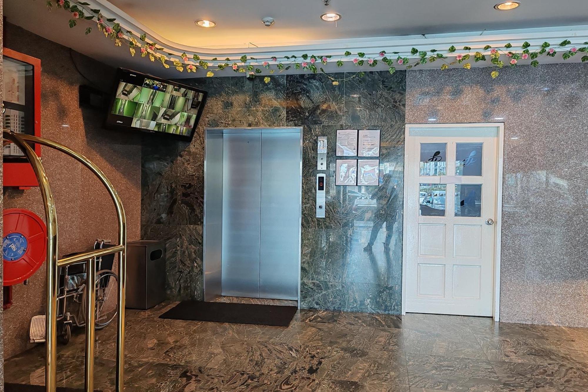 Hotel Sri Пучонг Екстер'єр фото
