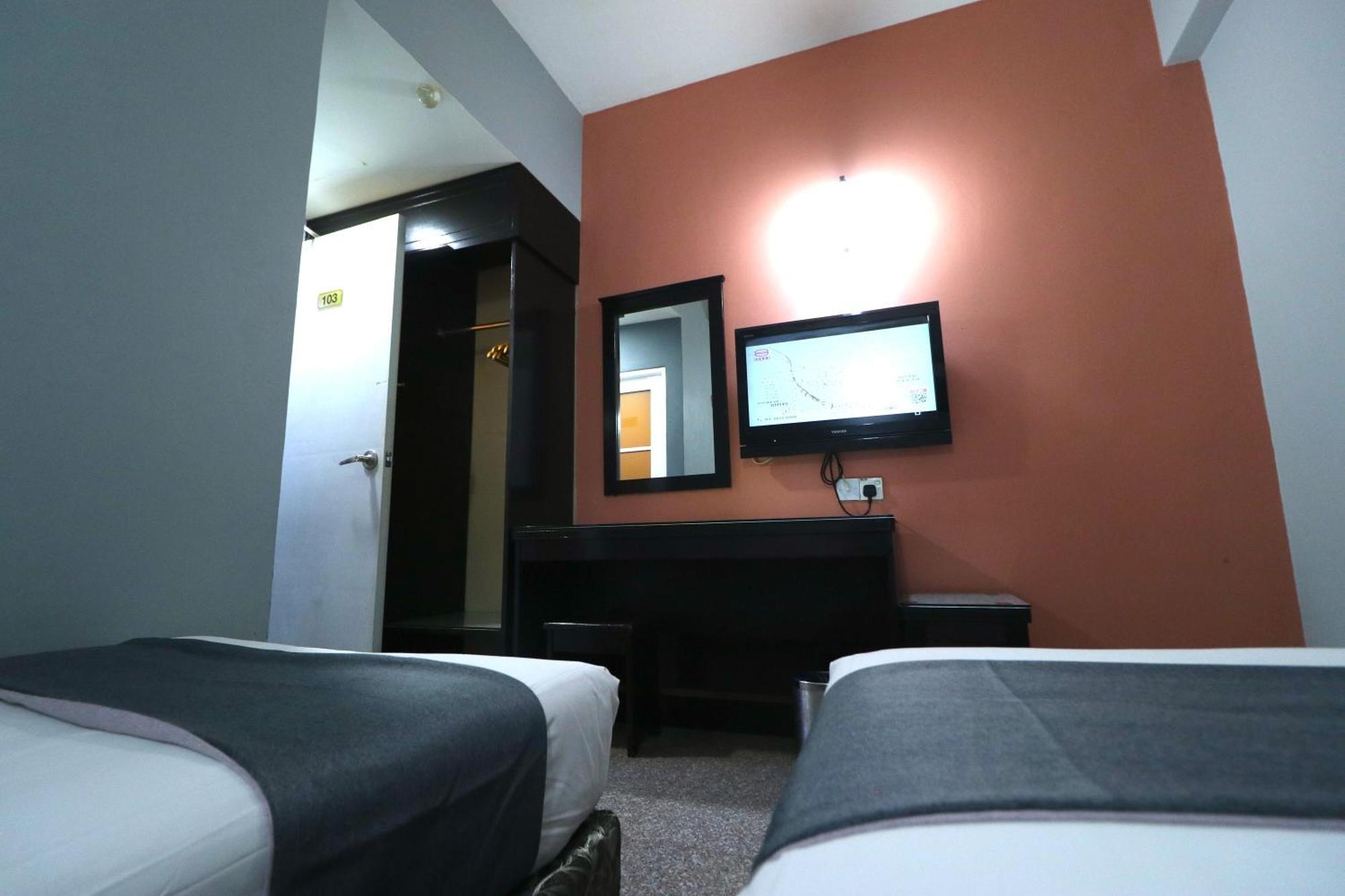 Hotel Sri Пучонг Екстер'єр фото
