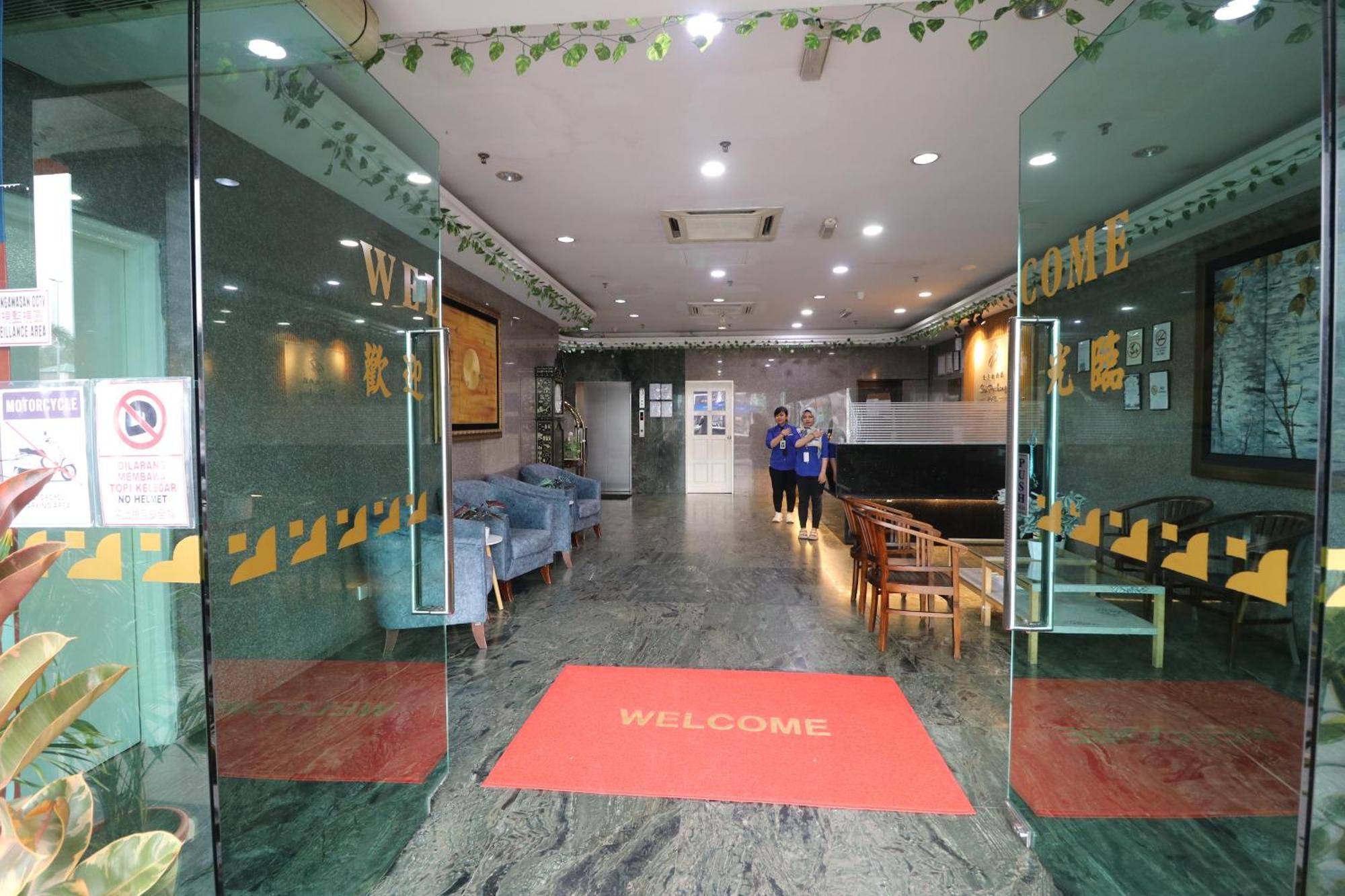 Hotel Sri Пучонг Екстер'єр фото