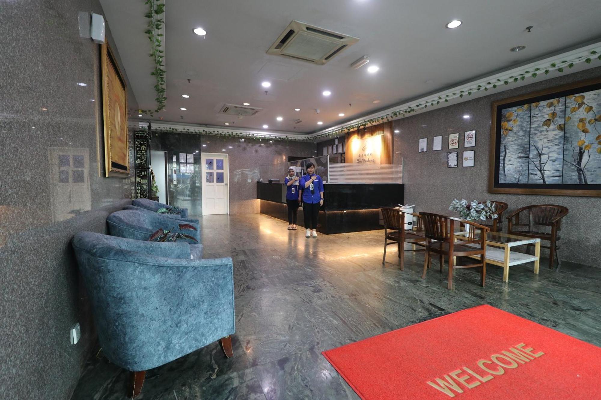 Hotel Sri Пучонг Екстер'єр фото