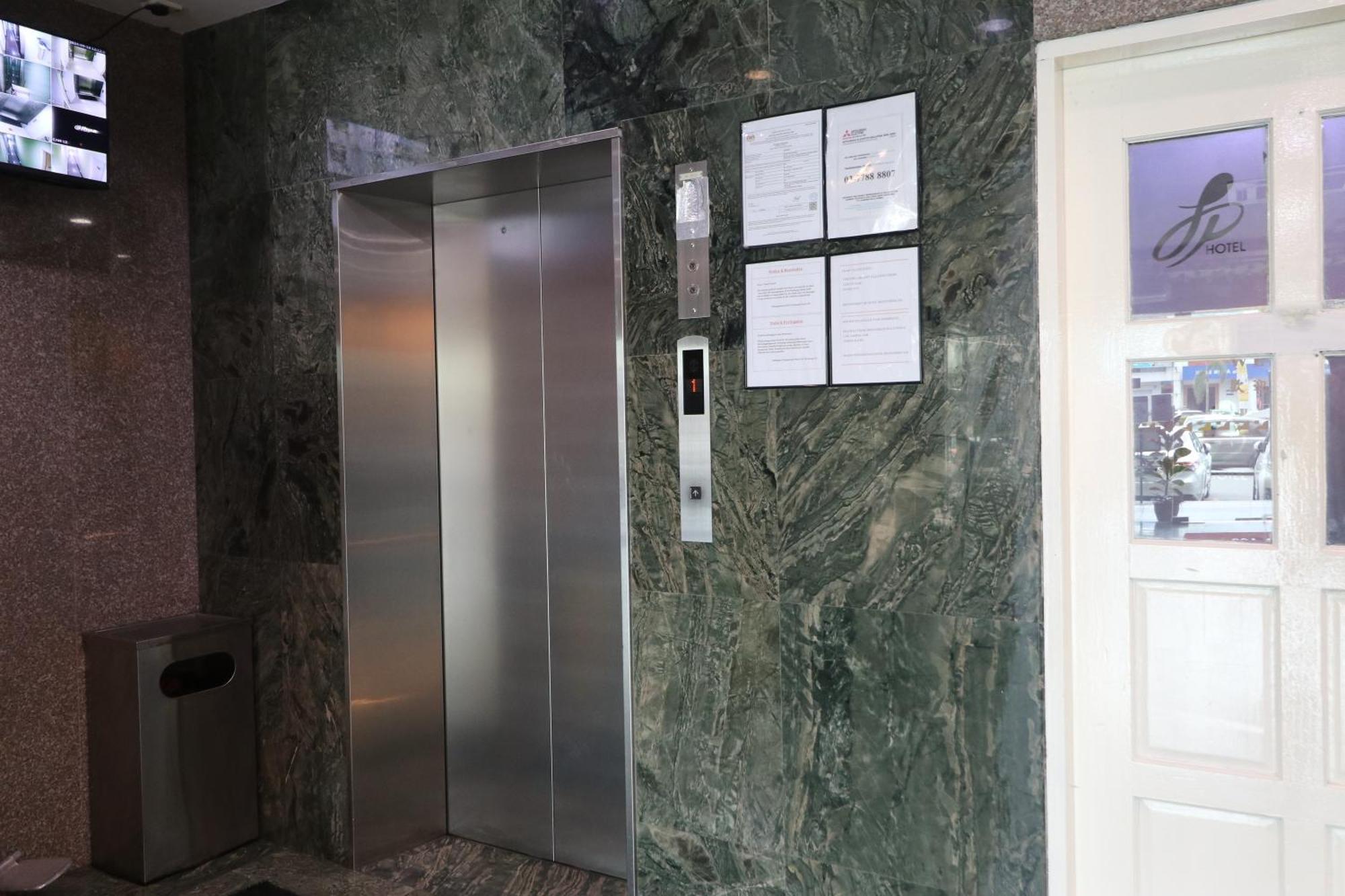 Hotel Sri Пучонг Екстер'єр фото