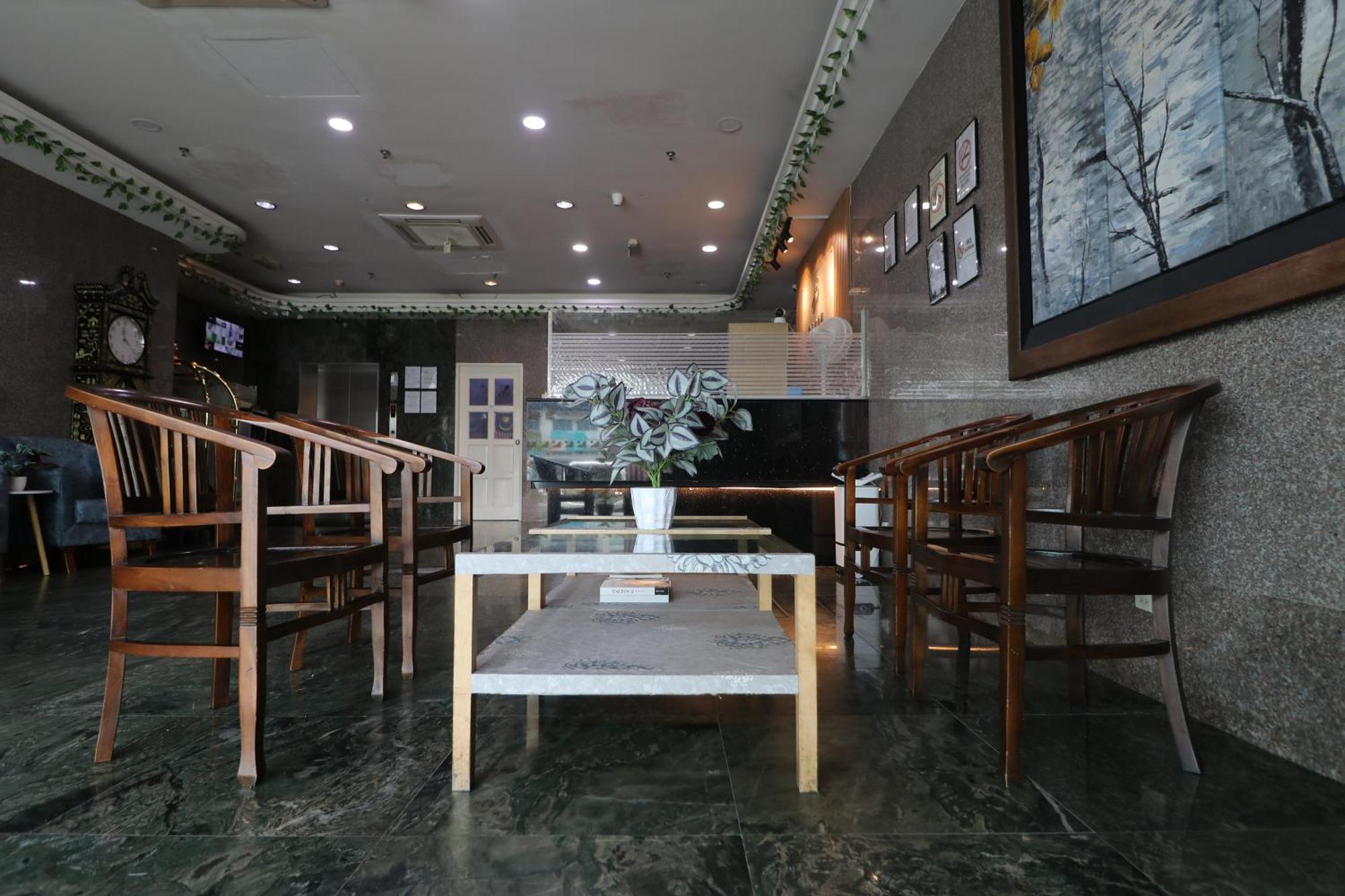Hotel Sri Пучонг Екстер'єр фото