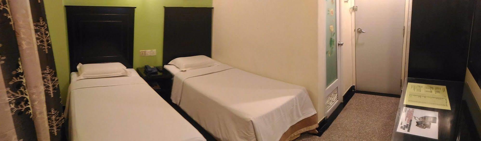 Hotel Sri Пучонг Екстер'єр фото
