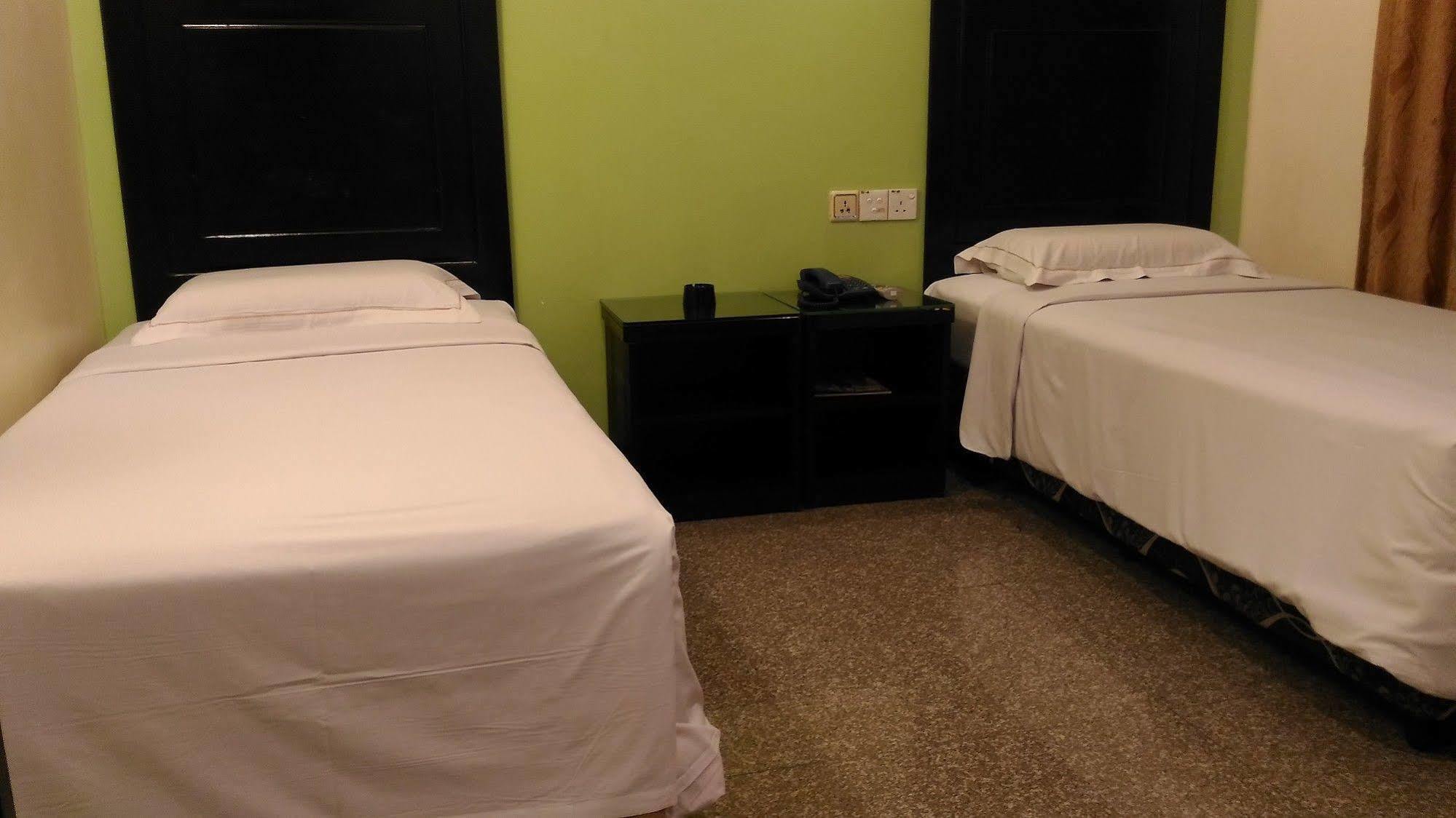 Hotel Sri Пучонг Екстер'єр фото